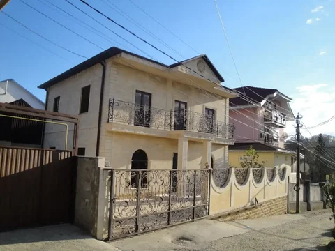 Продажа двухэтажного дома в центре Кудепсты, Сочи - Дома в Сочи