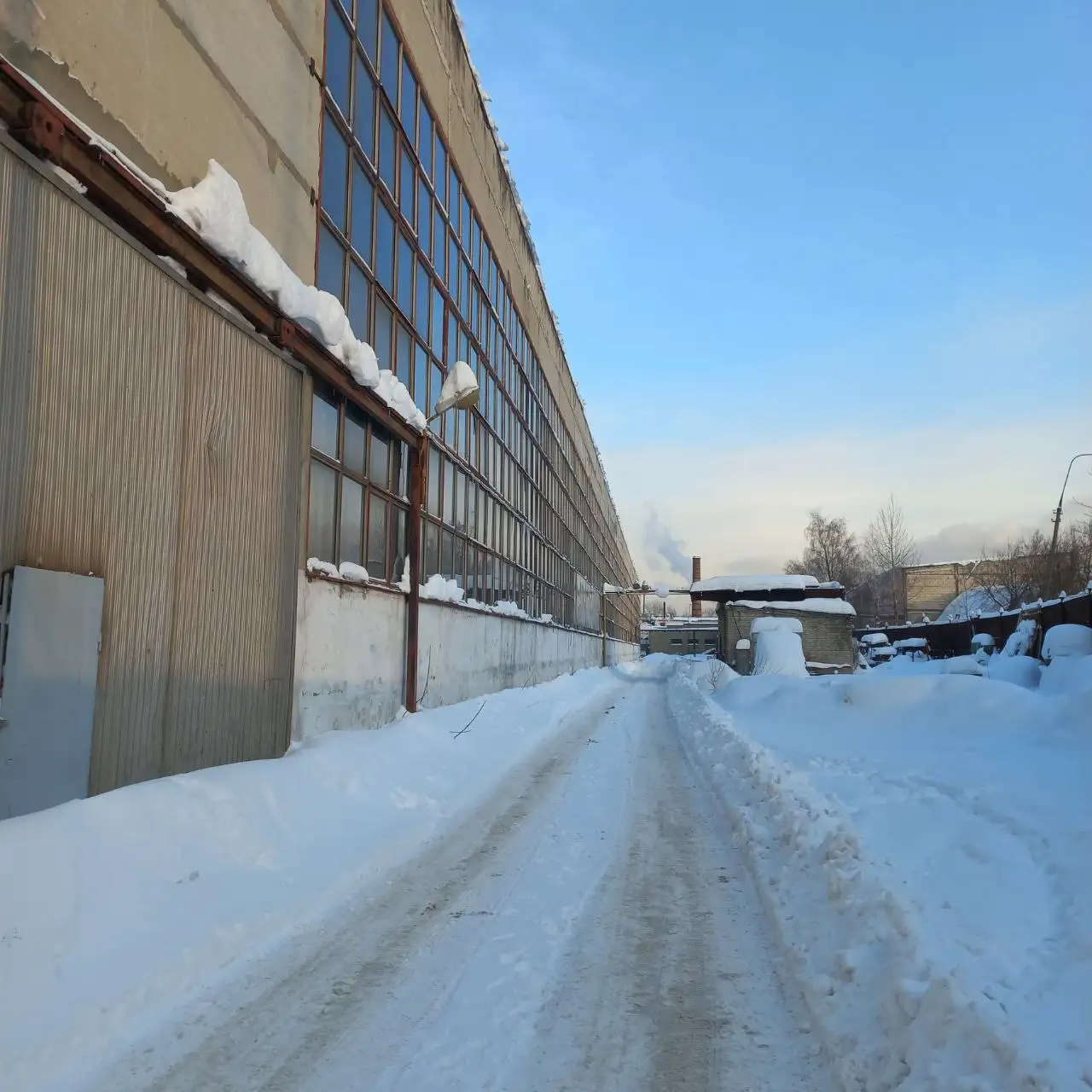 Производственно-складские помещения 4.000м2 + 3.000м2 + 2.000м2 в промзоне - Коммерческая недвижимость (Недвижимость) в Москва