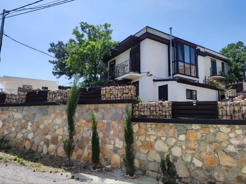 Дом 2 этажа 115 м2 участок 2.75 сотки в Гаспре - Недвижимость в Гаспра