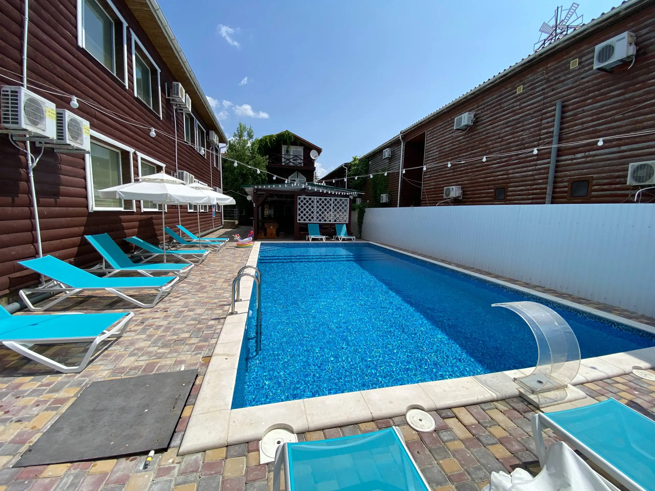 Сдам гостиницу в Феодосии на сезон - Коммерческая (Недвижимость) в Феодосия