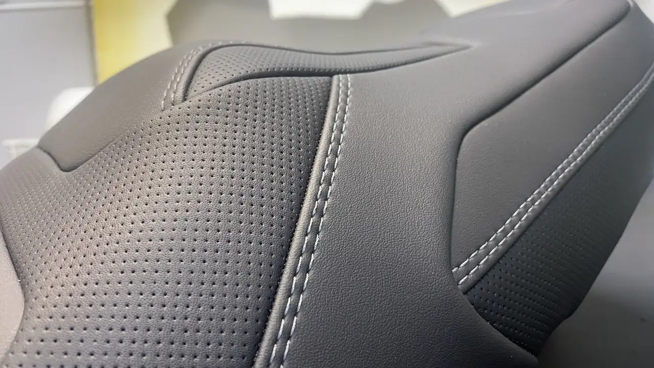 Услуги по доработке и восстановлению мотоциклетных сидений в Москве - Автоуслуги (Услуги) в Москва