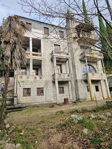 Продается трехэтажный дом с подвалом на побережье Черного моря в Абхазии в городе Гагре - частное объявление в Гагра