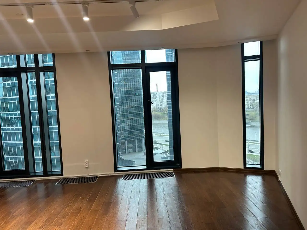 Офис в Аренду в Москва-Сити - Недвижимость в Москва