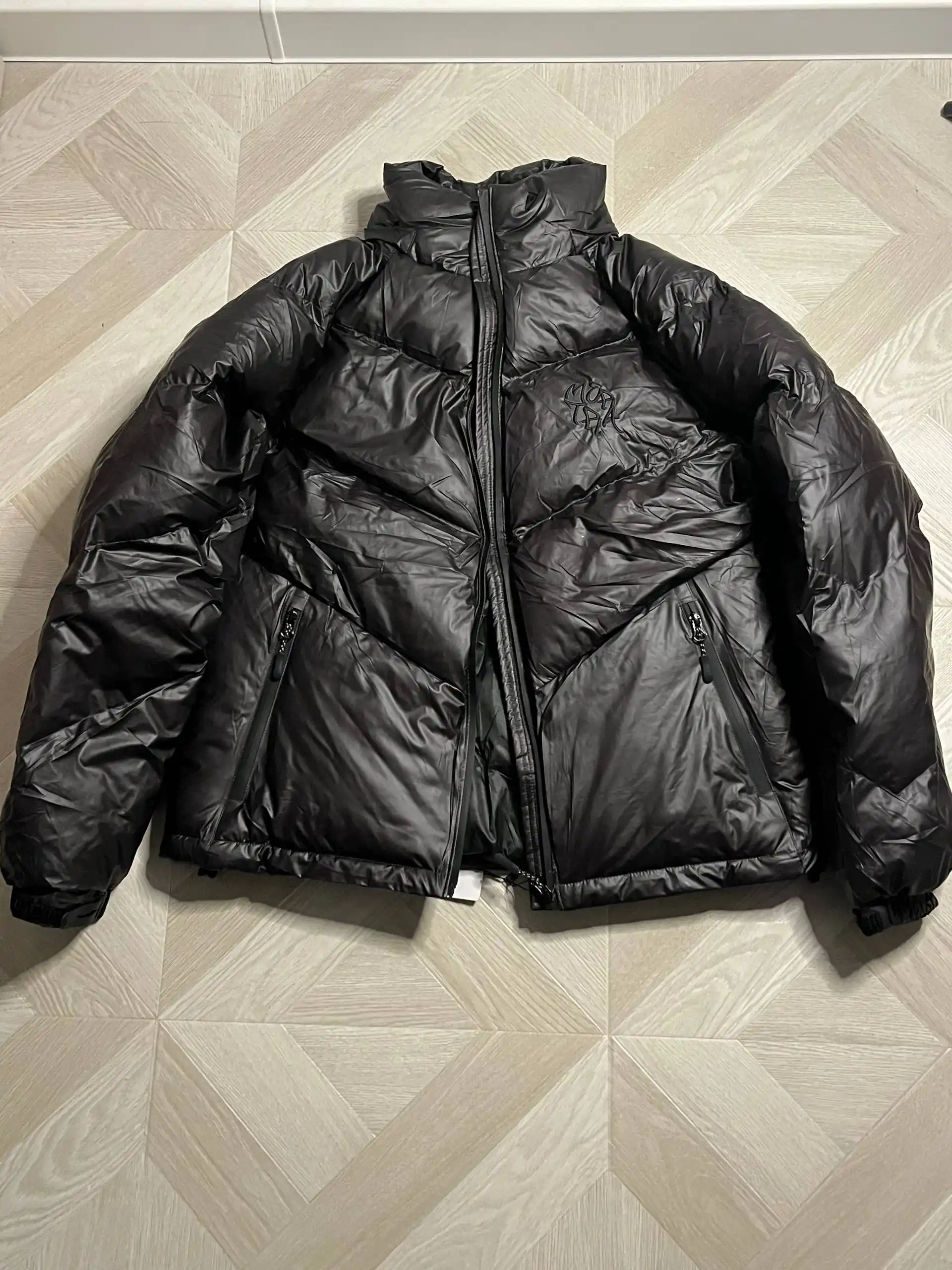 Продаю стильные и тёплые куртки MERTRA и BRUNELLO CUCINELLI - Одежда в Симферополь