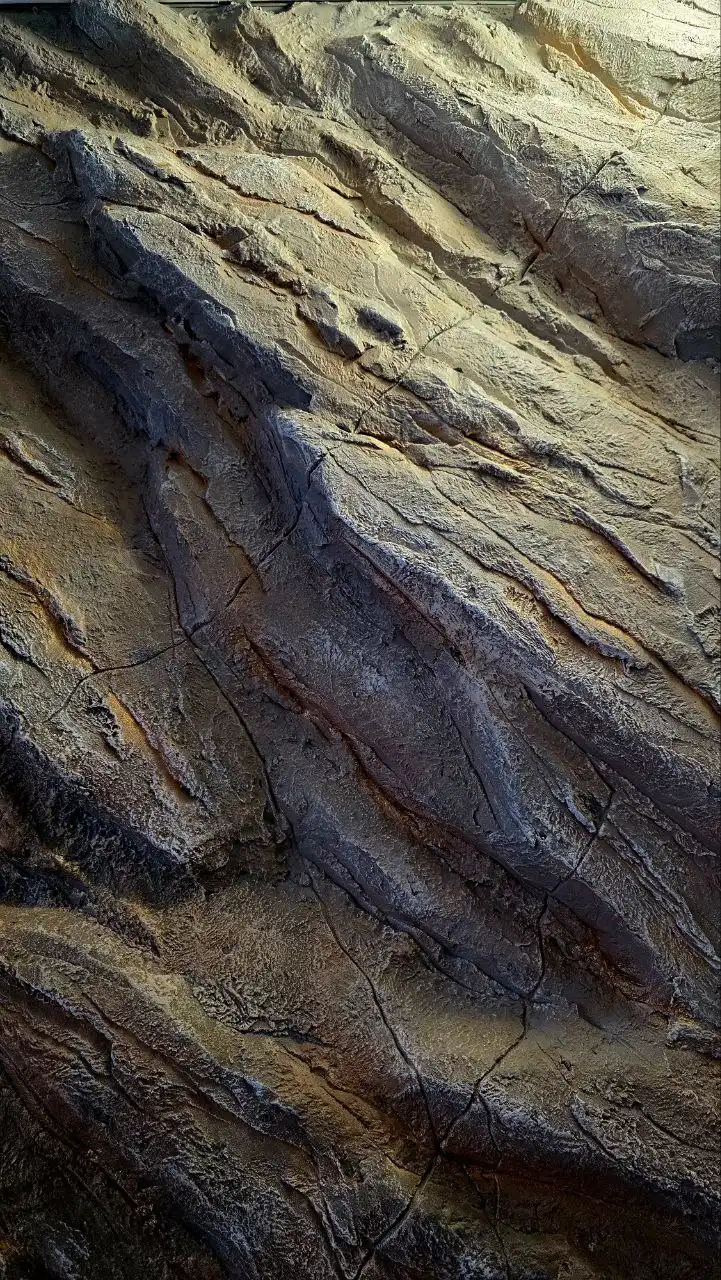 Декоративные скалы и каменные стены ручной работы