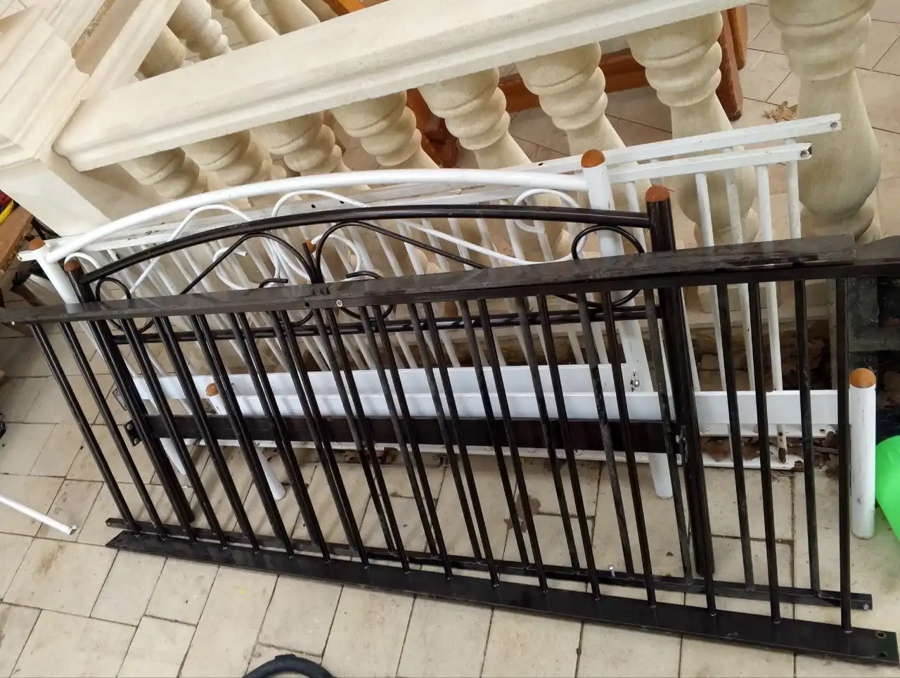 Продажа полутороспальных металлических кроватей с матрасами