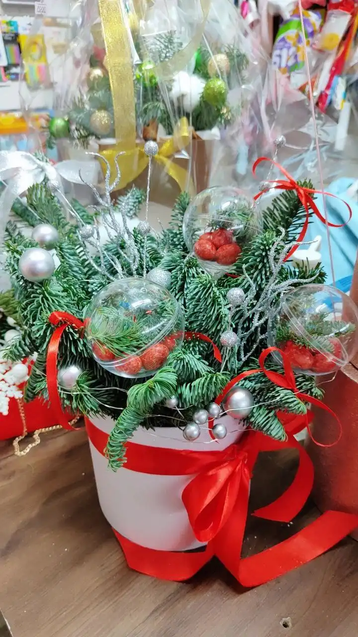 Новогоднее оформление и подарки в Симферополе