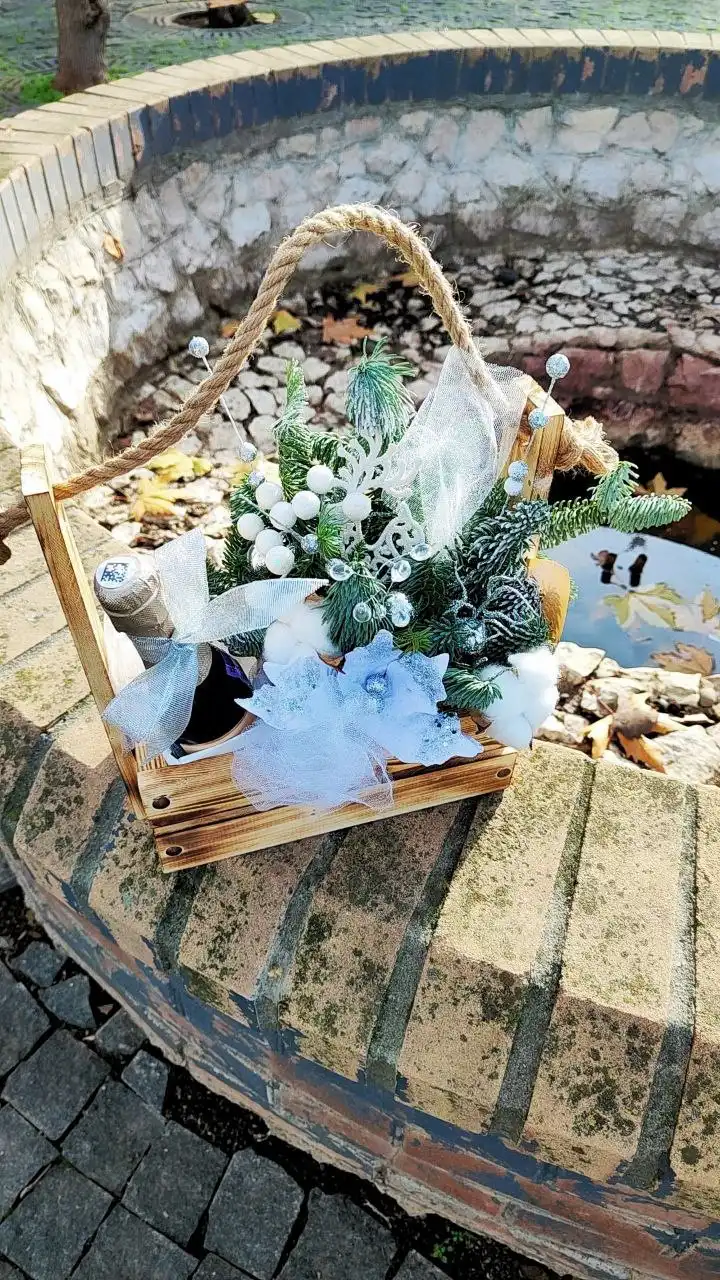 Новогодние украшения и подарки с доставкой