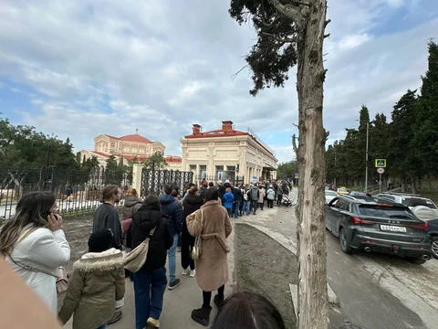 Очередь на Новый Херсонес - Барахолка в Симферополь