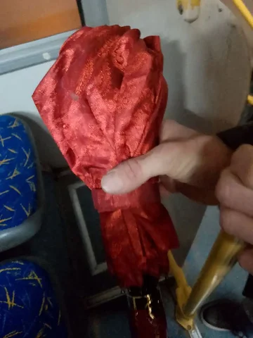 Найденный зонт в 9ке у водителя - Барахолка в Симферополь