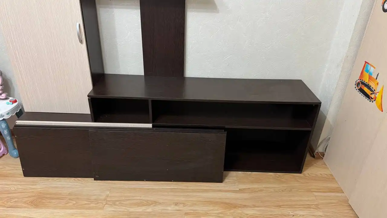 Продам стенку под телевизор венге 2м - Мебель (Для дома и дачи) в Симферополь