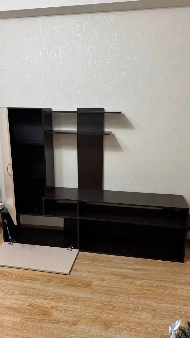 Продам стенку под телевизор венге 2м - Мебель (Для дома и дачи) в Симферополь