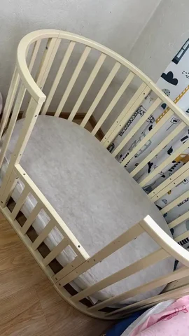 Продам детскую кроватку с маятником - Одежда для детей в Симферополь