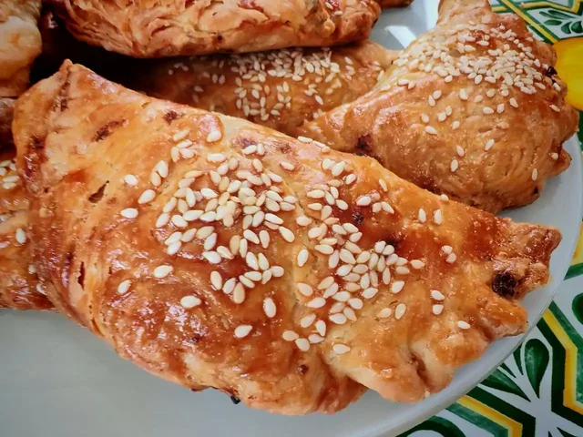 Слоечки с мясом домашние хрустящие - Кулинария в Симферополь