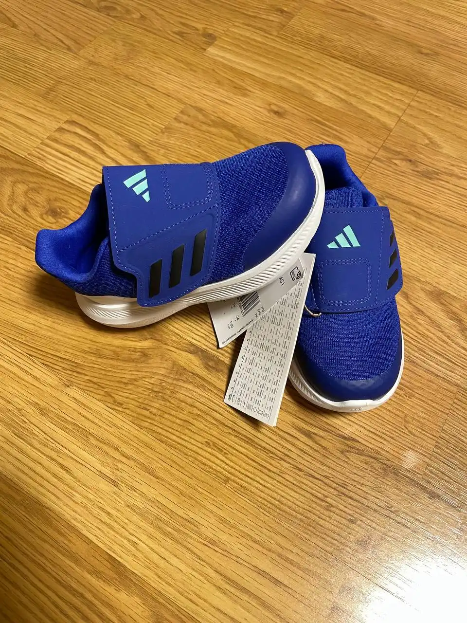 Продам детские кроссовки Adidas - Обувь (Товары для детей) в Симферополь