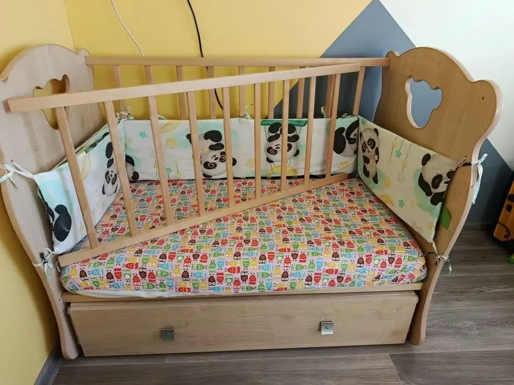 Детская кроватка с маятником и матрасом - Детская мебель (Товары для детей) в Симферополь