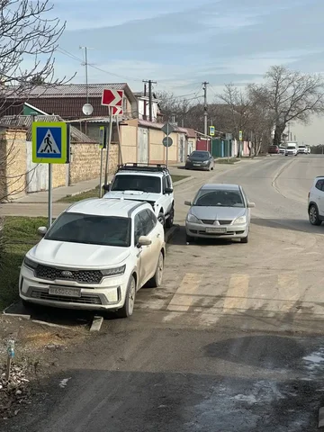 Нарушение парковки на улице Южной в Симферополе - частное объявление в Симферополь