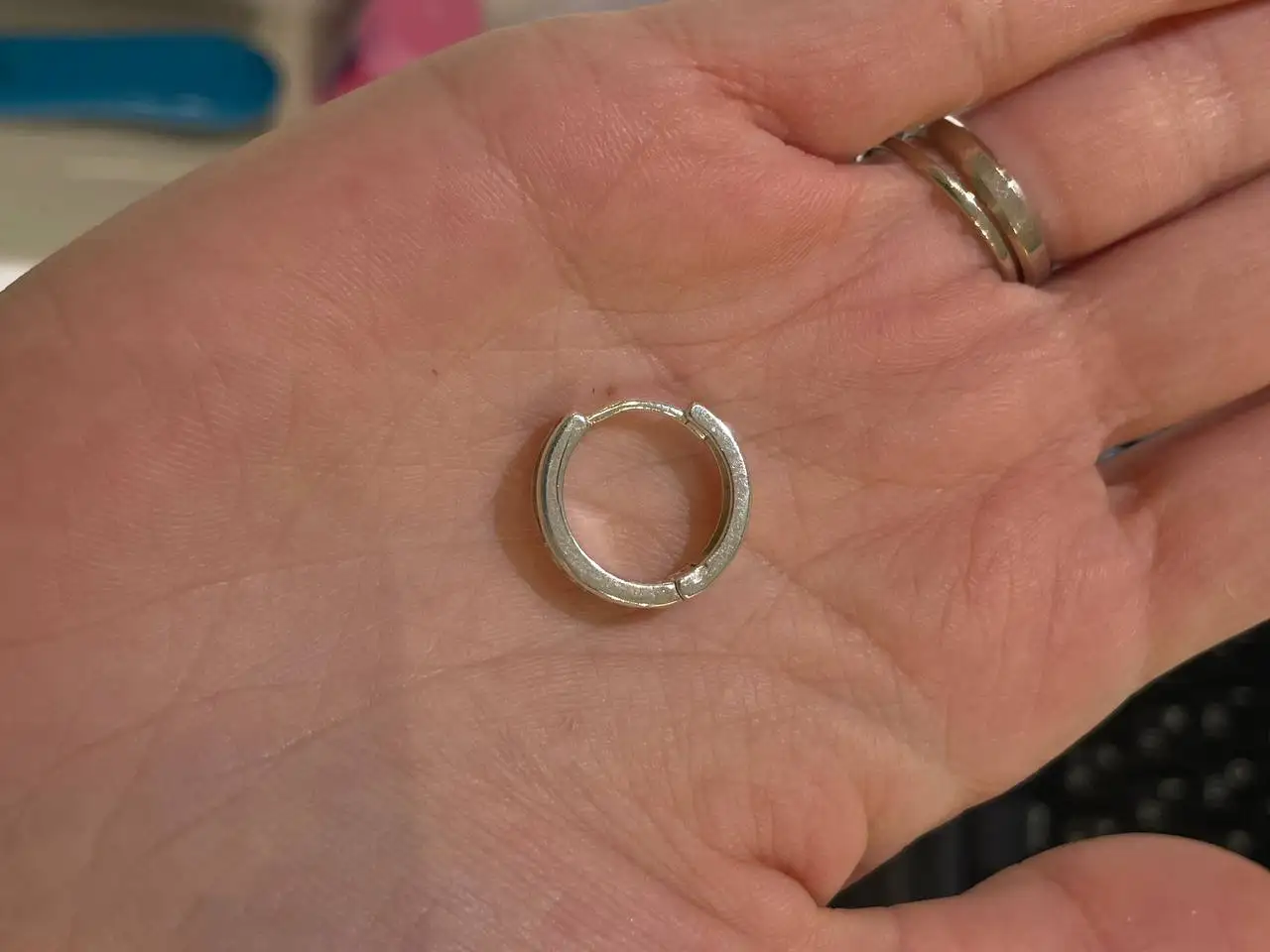 Найдена серебряная серьга в Симферополе - Находки (Барахолка) в Симферополь