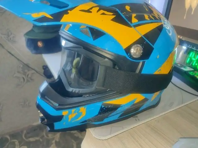 Продам кроссовый шлем Racer с очками - Мотоэкипировка (Хобби и отдых) в Симферополь