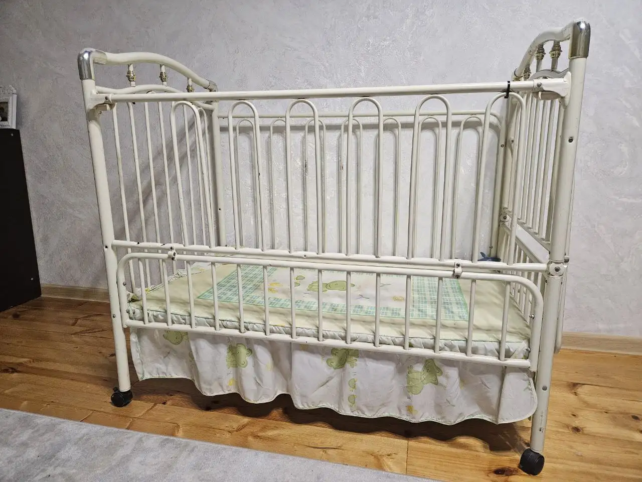 Продам детскую кроватку, матрас и подушку - Детская мебель (Товары для детей) в Симферополь