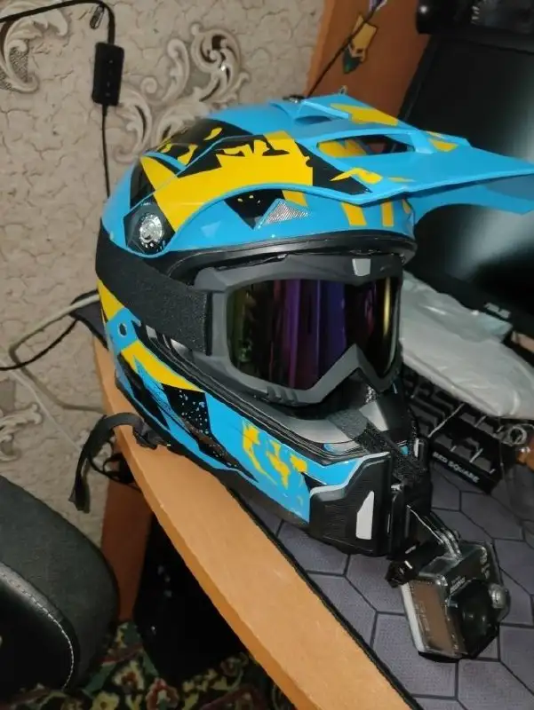 Продам кроссовый шлем Racer с очками - Мотоэкипировка (Хобби и отдых) в Симферополь