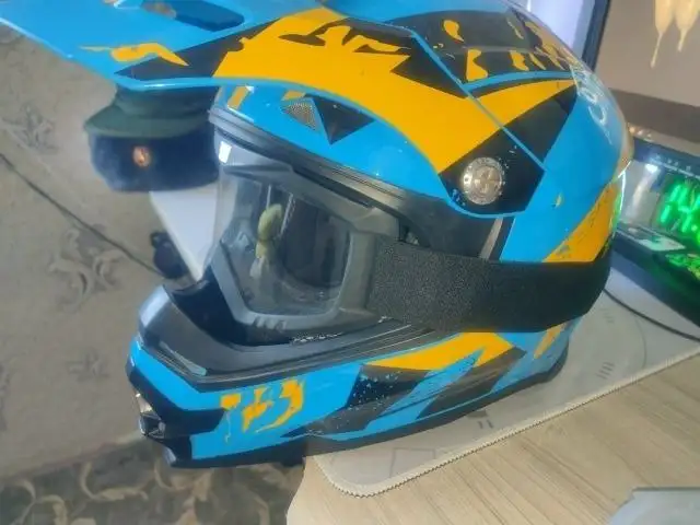 Продам кроссовый шлем Racer с очками - Мотоэкипировка (Хобби и отдых) в Симферополь