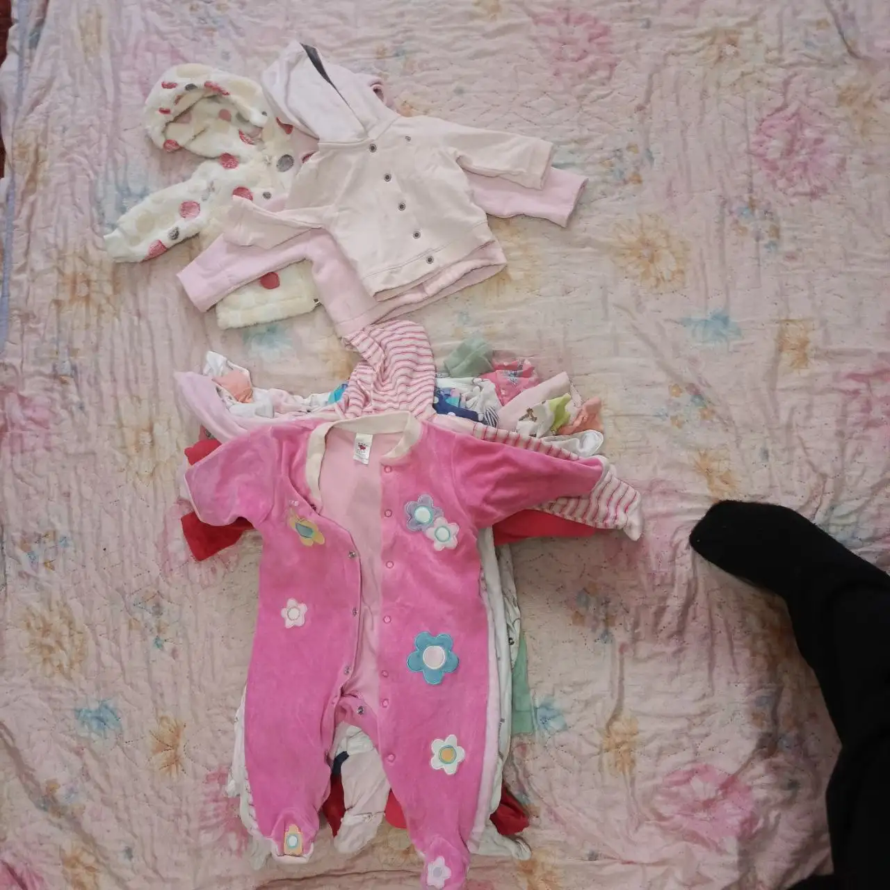 Продам детские вещи от 0 до 6 месяцев - Одежда для новорожденных (Товары для детей) в Симферополь