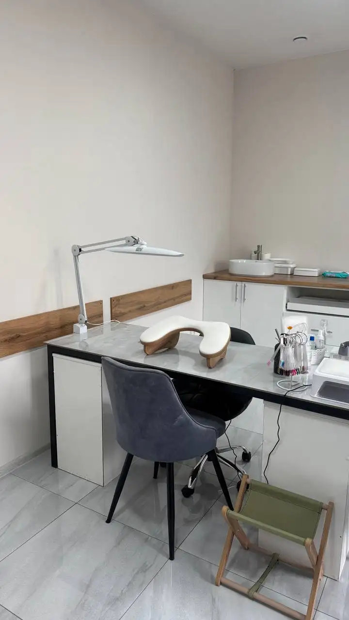 Сдается рабочее место для мастера маникюра в студии - Аренда рабочих мест (Услуги) в Симферополь