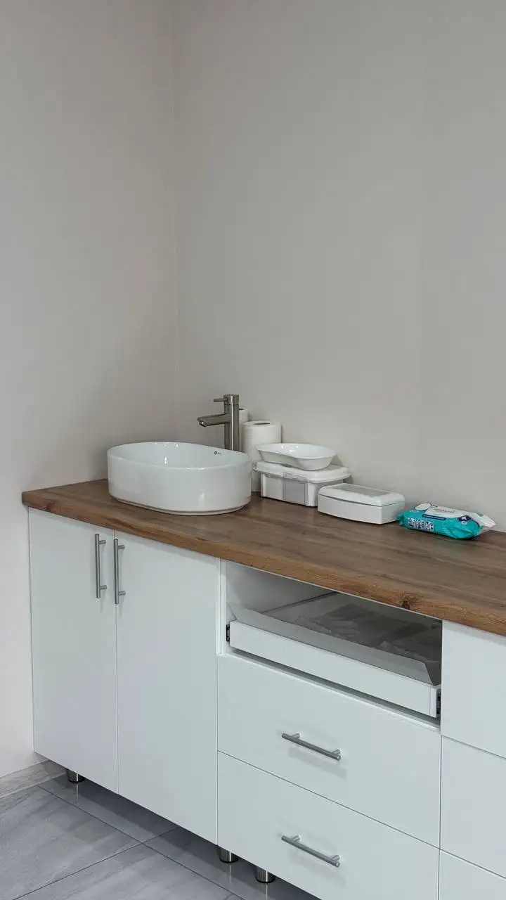 Сдается рабочее место для мастера маникюра в студии - Аренда рабочих мест (Услуги) в Симферополь