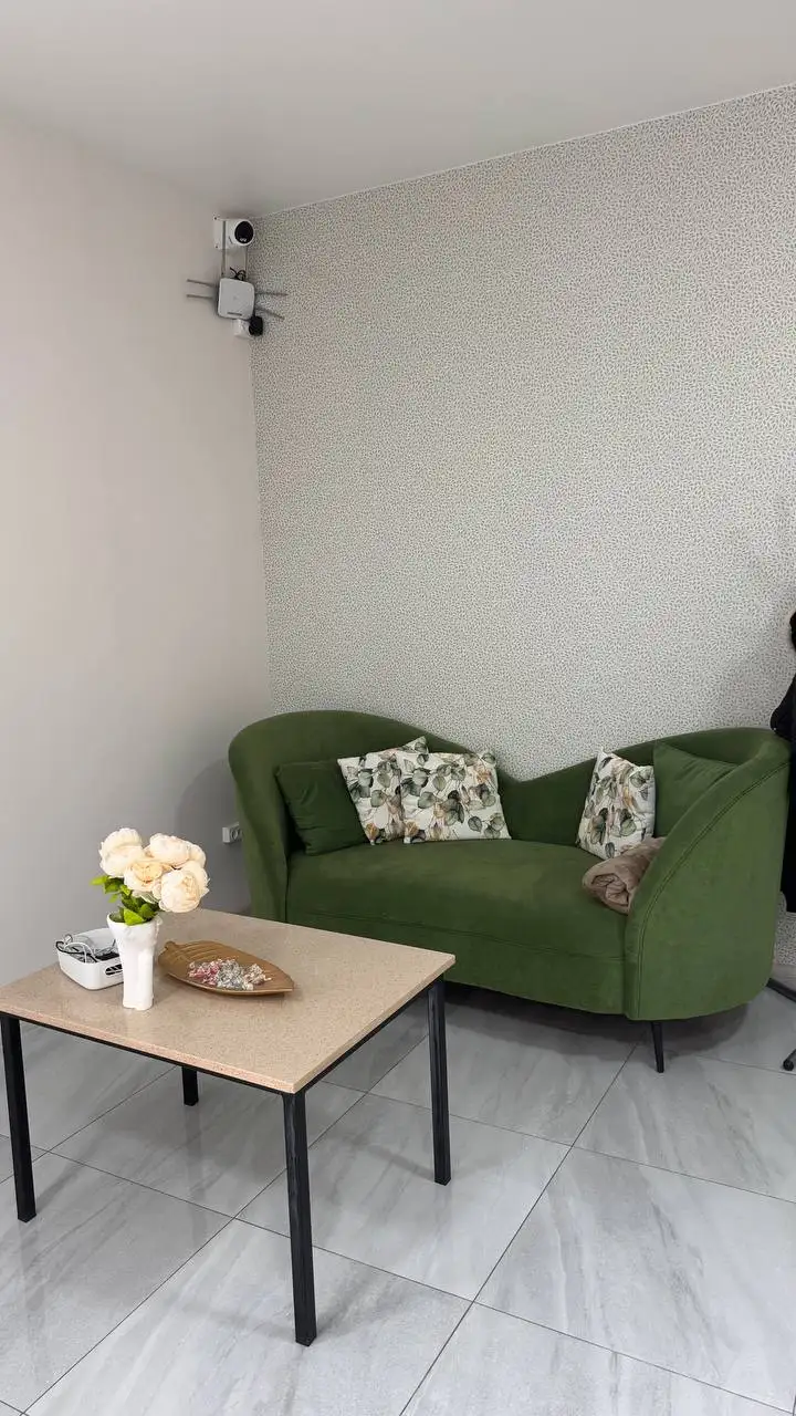 Сдается рабочее место для мастера маникюра в студии - Аренда рабочих мест (Услуги) в Симферополь