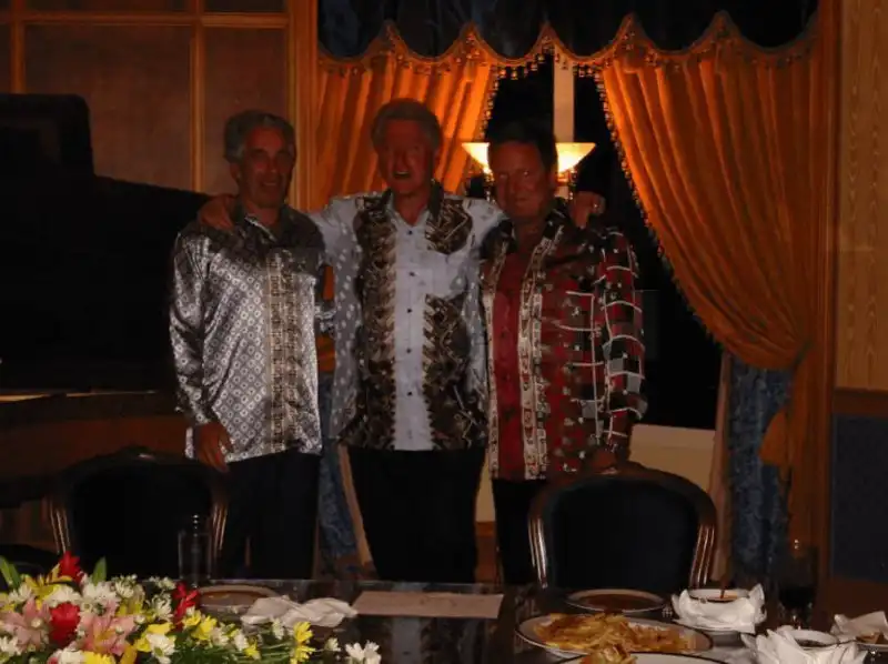 Файлы дела Эпштейна с фотографиями Билла Клинтона