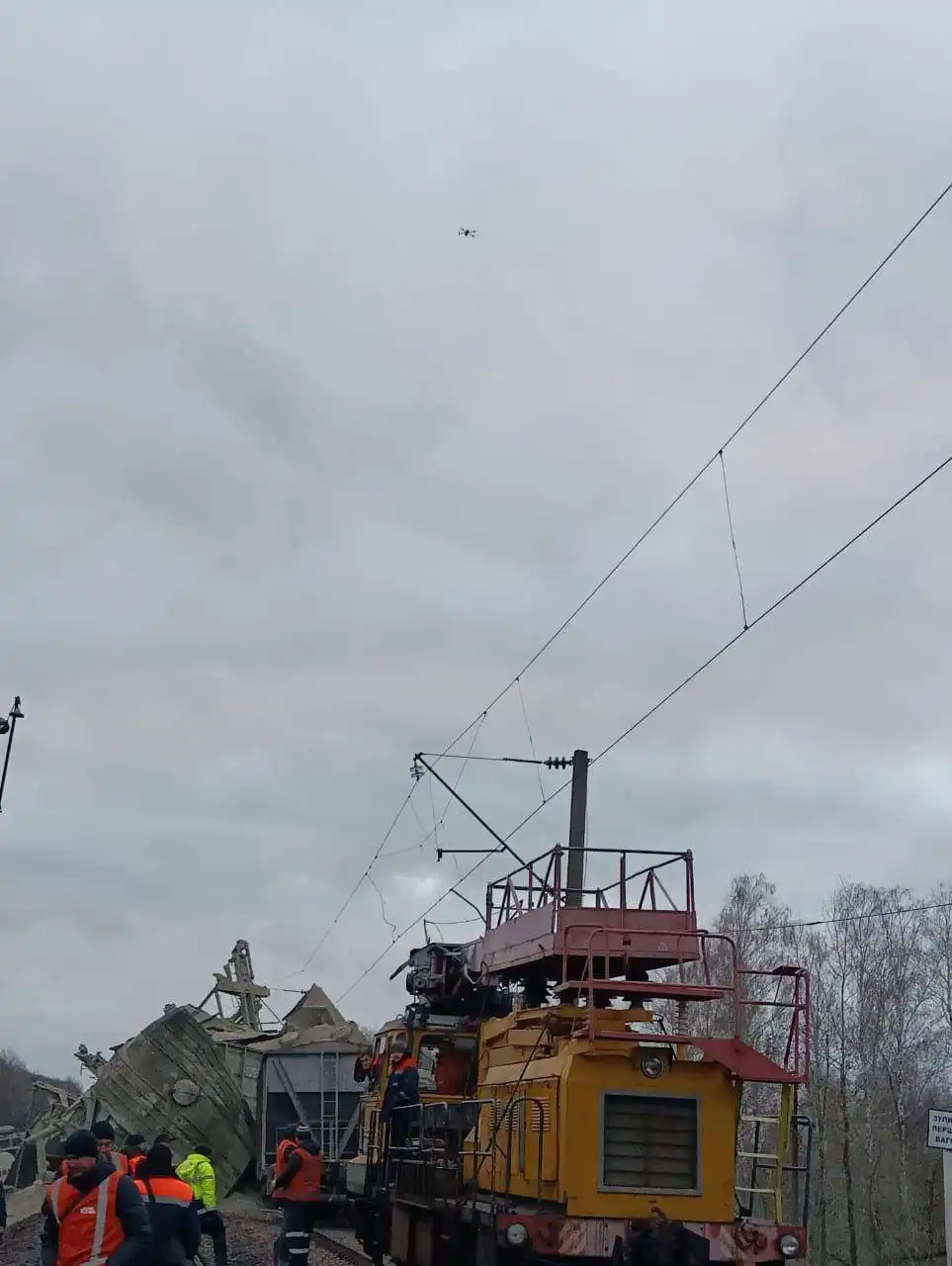 Локомотив сошедший с рельсов под Коростенем