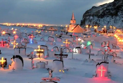 Праздничное освещение кладбищ в Исландии - Вейпинг в Новокузнецк