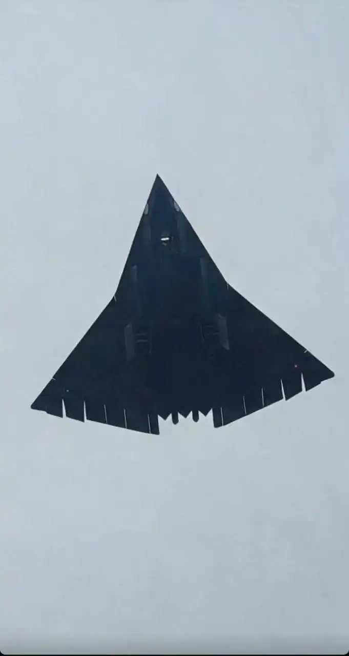 Испытательный полет китайского истребителя Цзянь-36 6-го поколения - Хобби и отдых в Новокузнецк