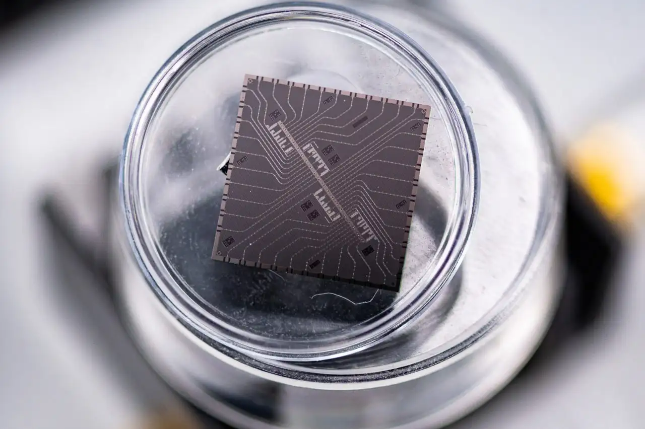 16-кубитный сверхпроводниковый квантовый процессор на флаксониумах от МИСИС - Квантовые процессоры (Электроника) в Новокузнецк