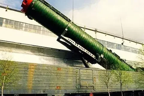 Испытания ракеты РТ-23УТТХ 'Молодец' - Муралы/Стрит-арт в Новокузнецк