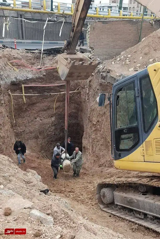 Кадры извлечения неразорвавшейся бомбы из-под земли в Тегеране - Барахолка в Новокузнецк