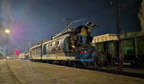Пораженный российским дроном электровоз в Кривом Роге - Техника и оборудование в Новокузнецк