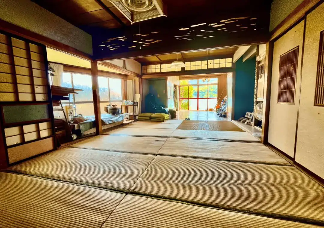 Домик у моря с гаражом и пирсом в Японии - Недвижимость в Новокузнецк