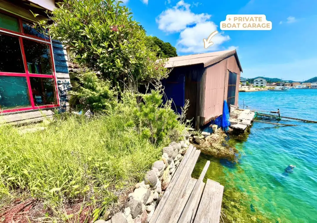 Домик у моря с гаражом и пирсом в Японии - Недвижимость в Новокузнецк