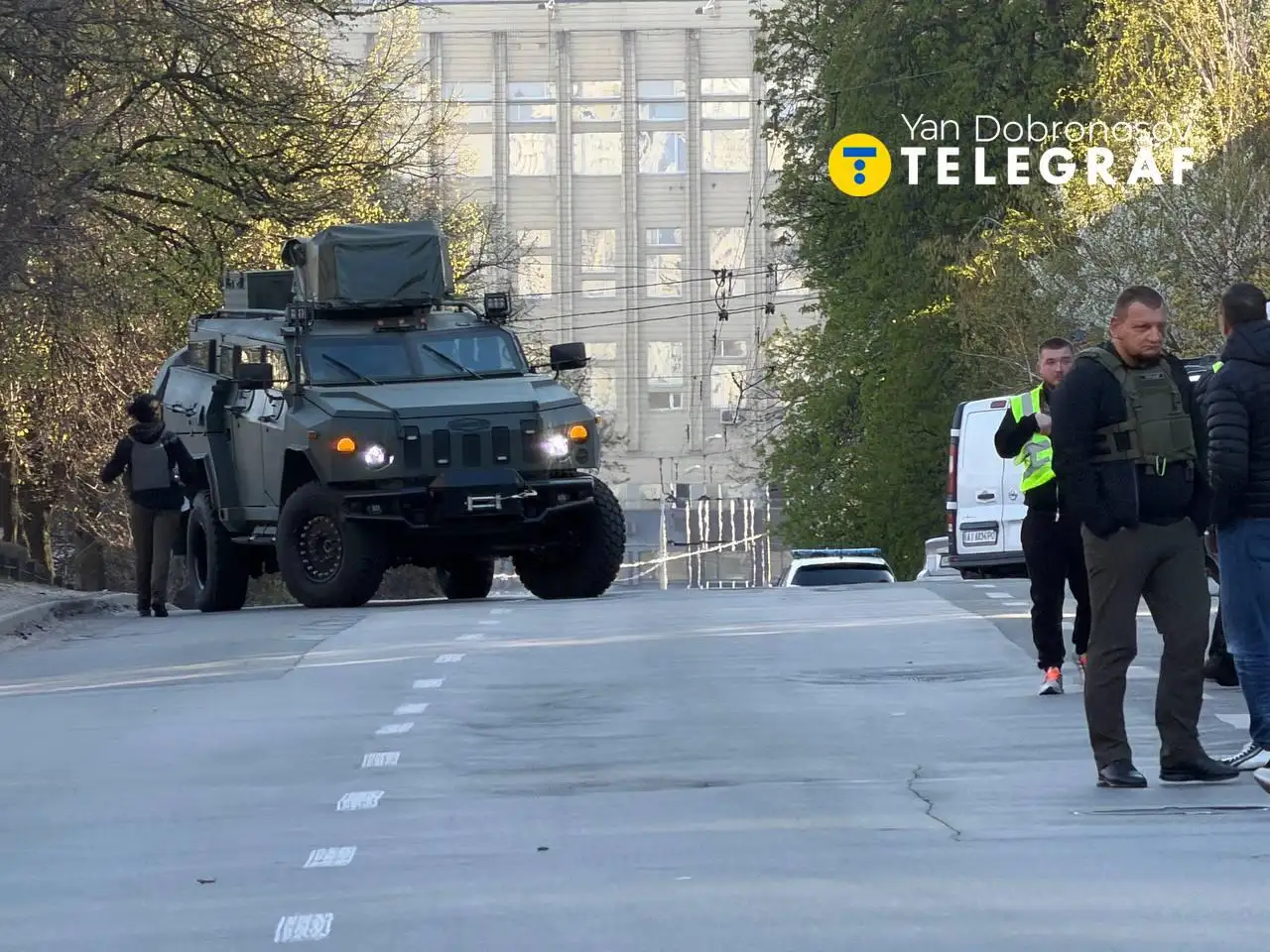 Со стрелком в Киеве пытаются вести переговоры - Разное в Киев