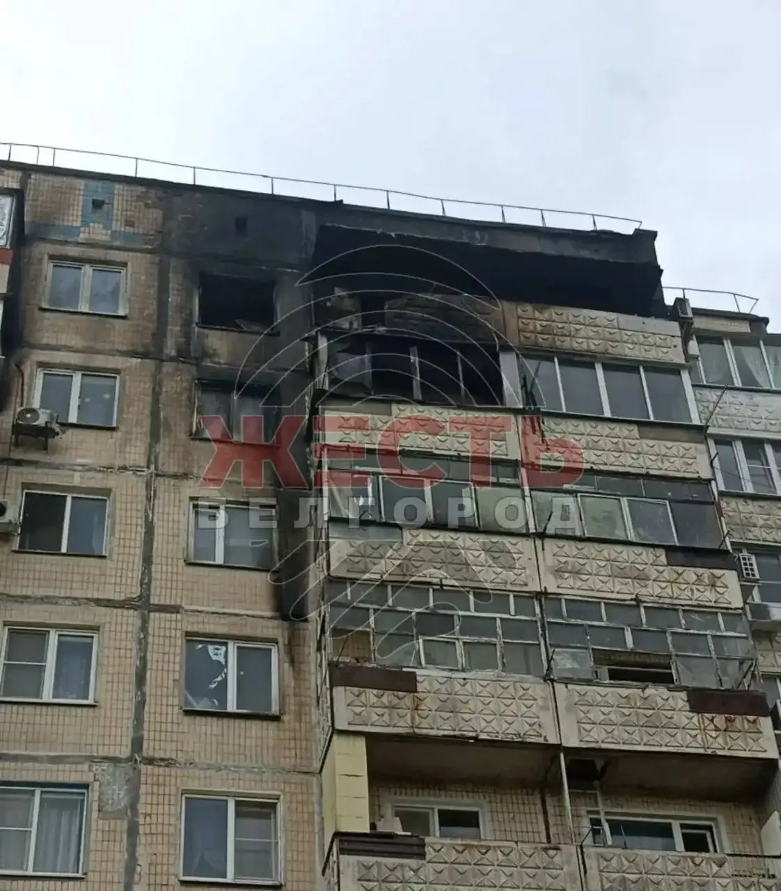 Последствия попадания дрона в крышу многоэтажки в Белгороде - Недвижимость в Новокузнецк