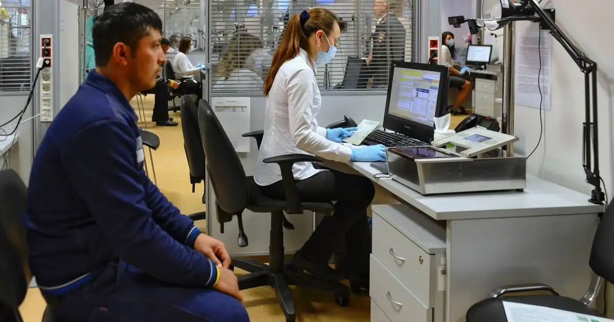Биометрия на границе закрыла въезд в Россию 60 тыс. мигрантов - Барахолка в Новокузнецк