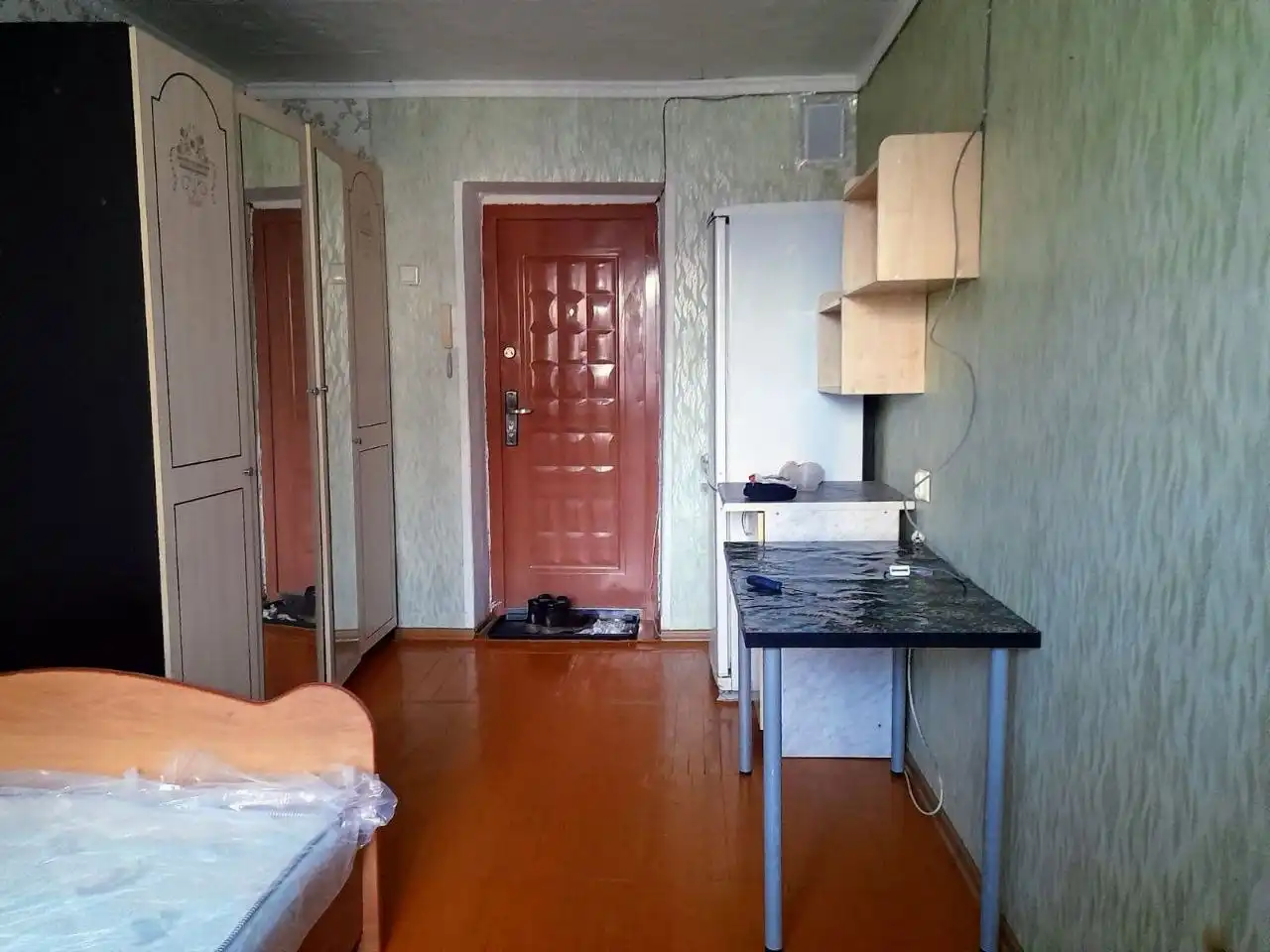 Сдается изолированная комната в семейном общежитии