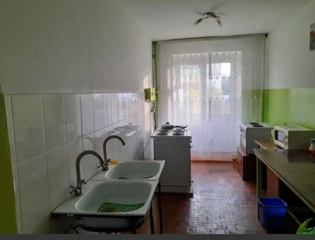 Сдается изолированная комната в семейном общежитии