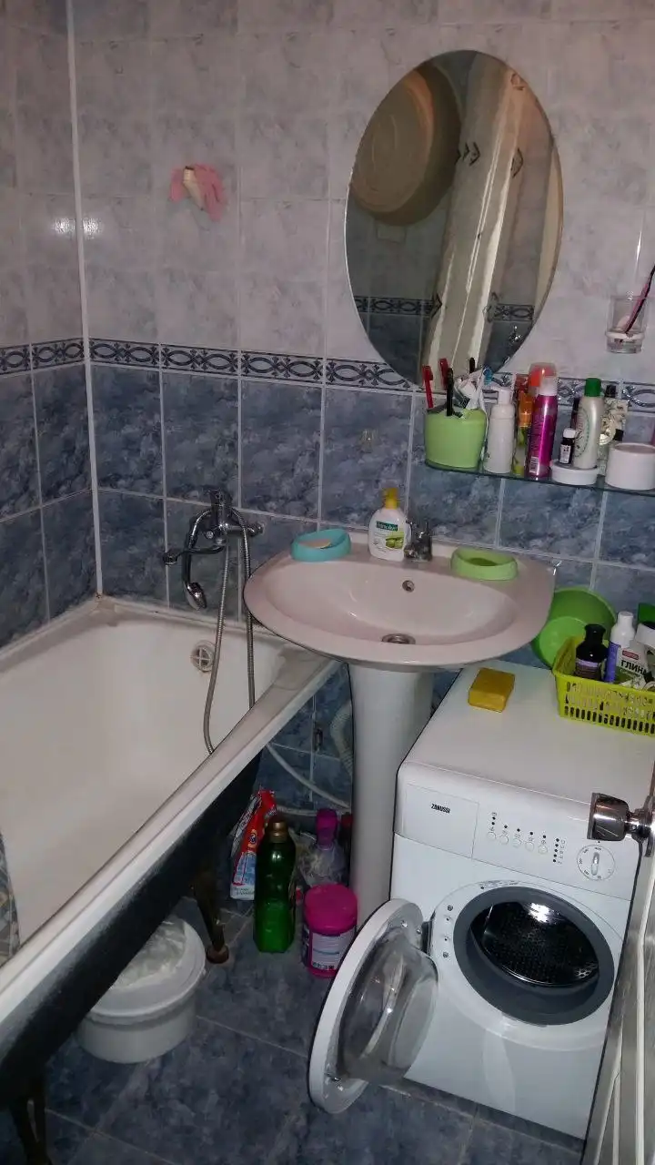 Сдается изолированная комната в трехкомнатной квартире в Зеленой Роще