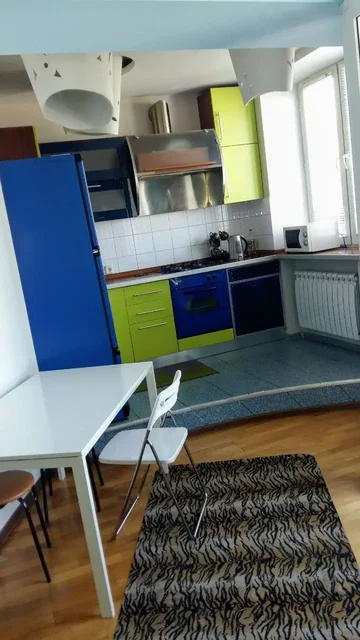 Сдается трешка с ремонтом и мебелью на Проспекте Октября - Комната в Уфа