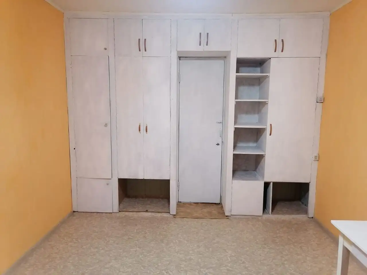 Сдается изолированная комната в трехкомнатной квартире - Аренда жилья (Недвижимость) в Уфа