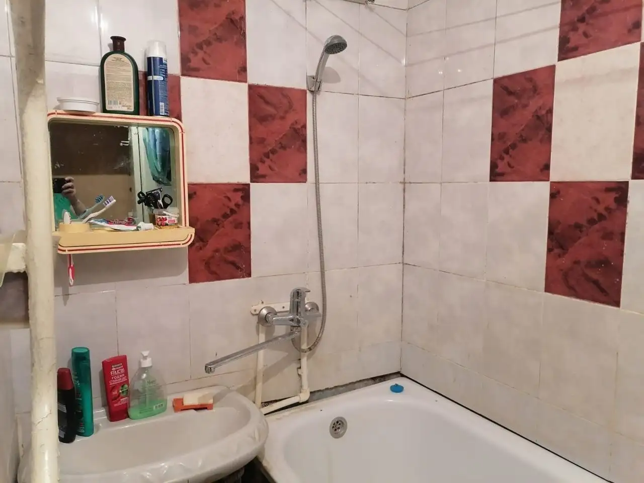 Сдается изолированная комната в трехкомнатной квартире - Аренда жилья (Недвижимость) в Уфа