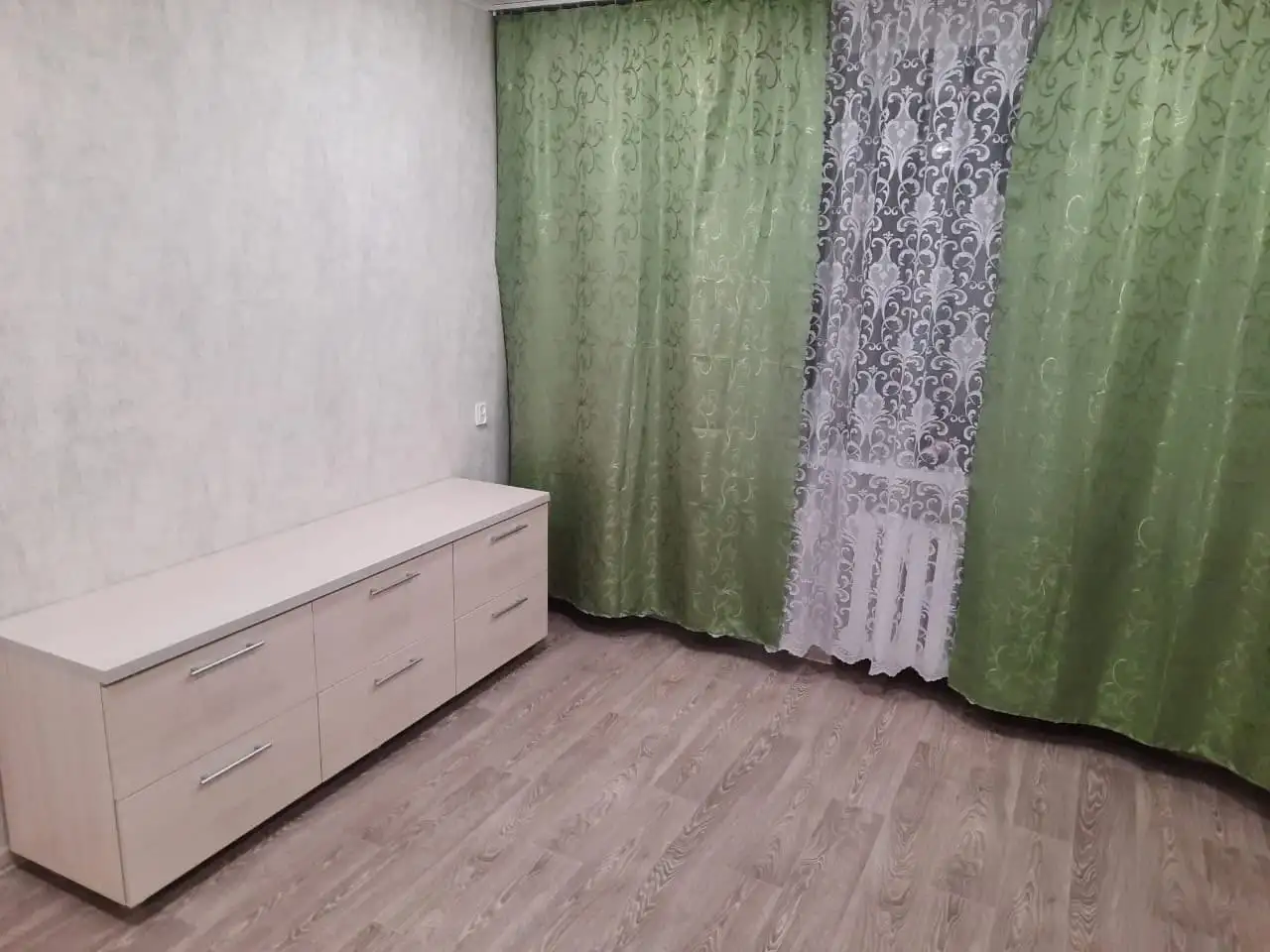 Сдается изолированная комната в трехкомнатной квартире в центре города - Аренда комнаты (Недвижимость) в Уфа